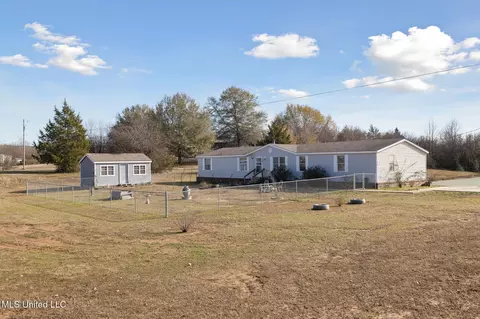 11 Lloyd Rd, Byhalia, MS 38611