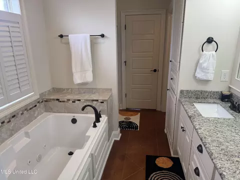 Bath - 104 Fairwind Way, Madison, MS 39110 photo 2 of 5