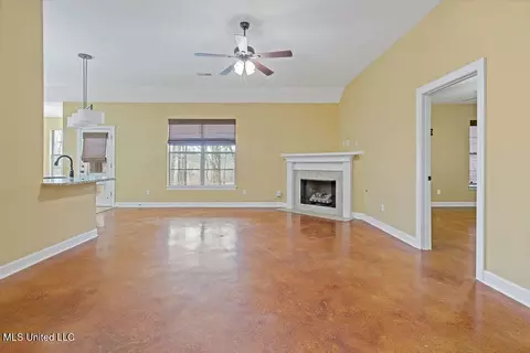 Living - 2922 Tulane Rd, Nesbit, MS 38651 photo 1 of 3