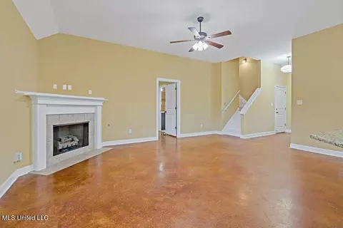 Living - 2922 Tulane Rd, Nesbit, MS 38651 photo 3 of 3