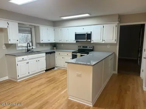 Kitchen - 5702 Maxwell Dr, Olive Branch, MS 38654 photo 1 of 3