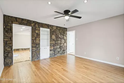 Living - 5702 Maxwell Dr, Olive Branch, MS 38654 photo 4 of 5
