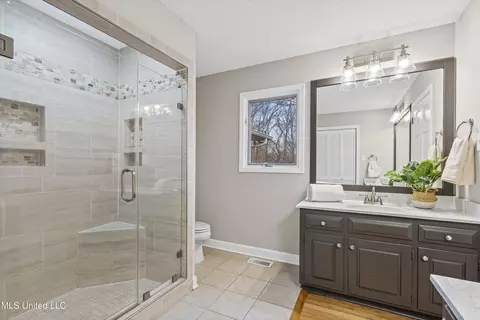 Bath - 5702 Maxwell Dr, Olive Branch, MS 38654 photo 2 of 2
