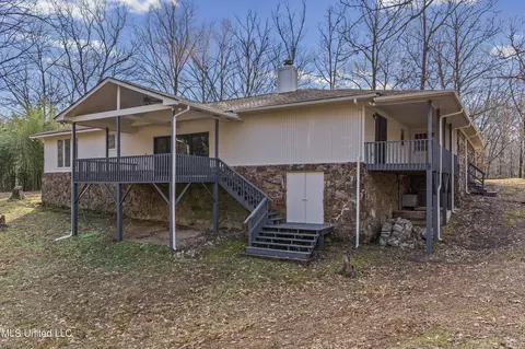 Exterior - 5702 Maxwell Dr, Olive Branch, MS 38654 photo 6 of 7