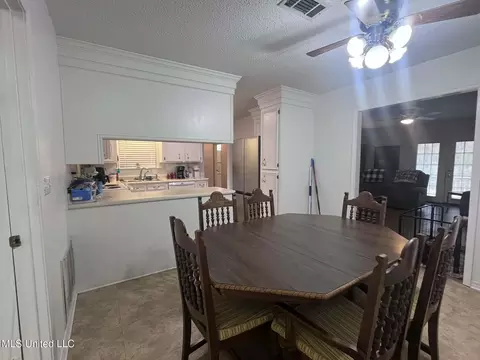Dining - 811 N Maple Dr, D'lo, MS 39062 photo 2 of 3