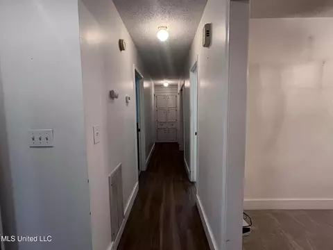 Entry Way - 811 N Maple Dr, D'lo, MS 39062 photo 2 of 2