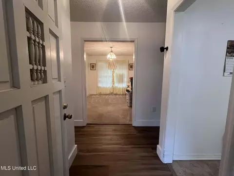 Entry Way - 811 N Maple Dr, D'lo, MS 39062 photo 1 of 2