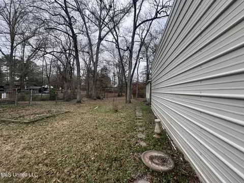 Exterior - 811 N Maple Dr, D'lo, MS 39062 photo 12 of 40