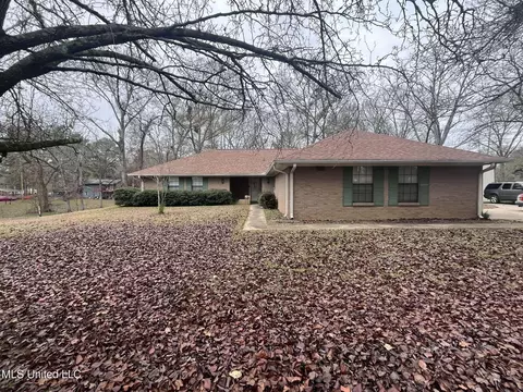 811 N Maple Dr, D'lo, MS 39062