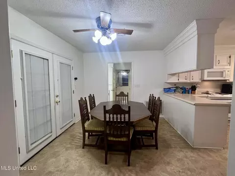Dining - 811 N Maple Dr, D'lo, MS 39062 photo 1 of 3