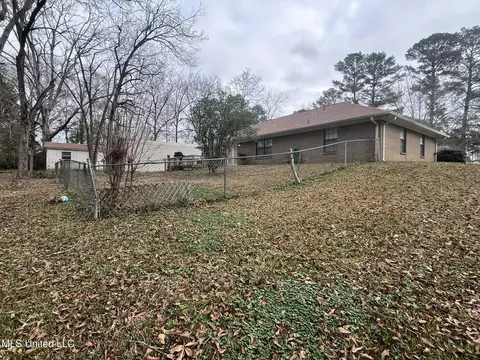 Exterior - 811 N Maple Dr, D'lo, MS 39062 photo 22 of 40