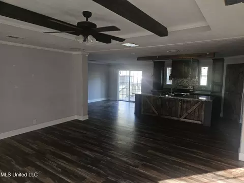 17209 Red Top Ln, Moss Point, MS 39562 photo 2