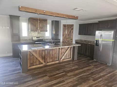 17209 Red Top Ln, Moss Point, MS 39562 photo 3