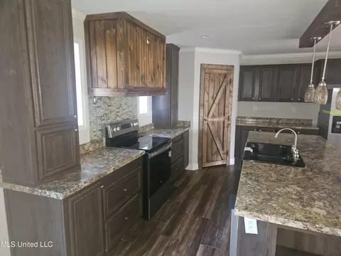 17209 Red Top Ln, Moss Point, MS 39562 photo 4