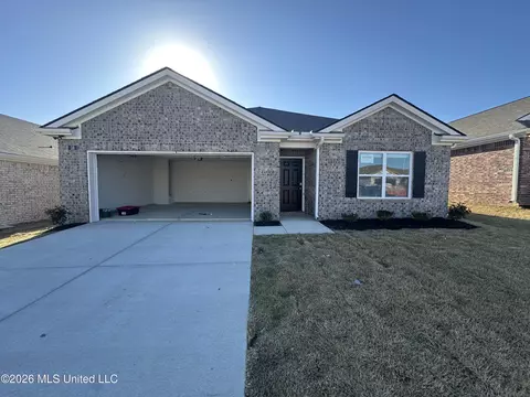 18 S Thorn Tree St, Byhalia, MS 38611