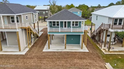 4067 Blue Jay St, Bay Saint Louis, MS 39520