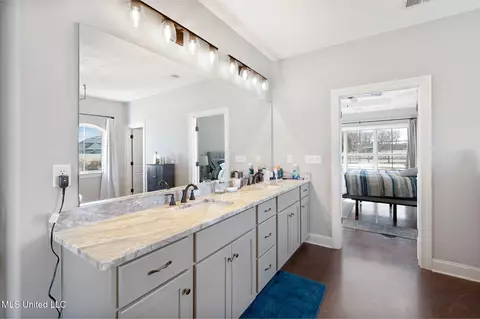 Bath - 4883 W Oak Grove Rd, Hernando, MS 38632 photo 3 of 4