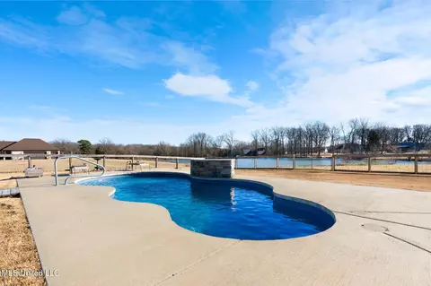 Exterior - 4883 W Oak Grove Rd, Hernando, MS 38632 photo 6 of 9