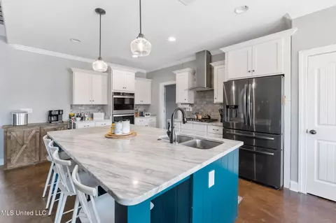 Kitchen - 4883 W Oak Grove Rd, Hernando, MS 38632 photo 2 of 2