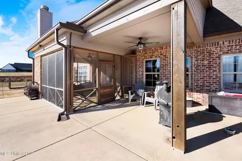 Exterior - 4883 W Oak Grove Rd, Hernando, MS 38632 photo 4 of 9