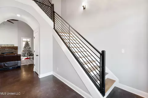 Entry Way - 4883 W Oak Grove Rd, Hernando, MS 38632 photo 3 of 4