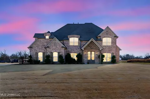 Exterior - 4883 W Oak Grove Rd, Hernando, MS 38632 photo 2 of 9