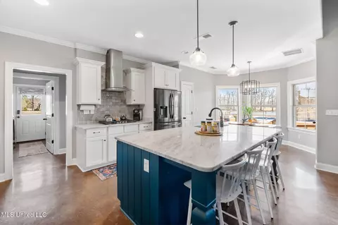Kitchen - 4883 W Oak Grove Rd, Hernando, MS 38632 photo 1 of 2