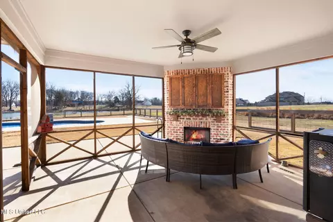 Exterior - 4883 W Oak Grove Rd, Hernando, MS 38632 photo 3 of 9