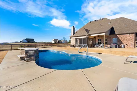 Exterior - 4883 W Oak Grove Rd, Hernando, MS 38632 photo 7 of 9