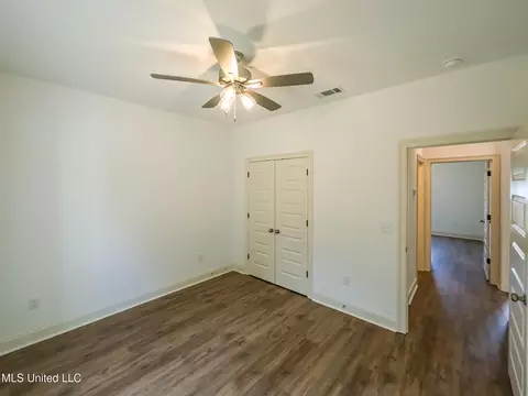Bedroom - 947 Riverside Ln, Pearl, MS 39208 photo 4 of 4