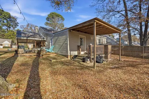 Exterior - 129 Shadow Hill Dr, Madison, MS 39110 photo 5 of 6