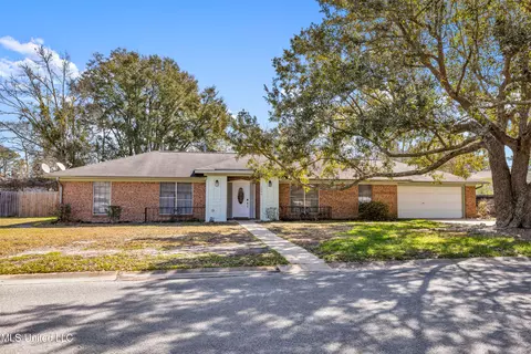 1204 Londonderry Ln, Ocean Springs, MS 39564