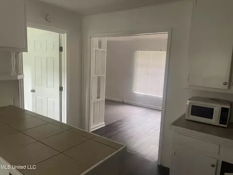 362 E Leavell Woods Dr, Jackson, MS 39212 photo 3