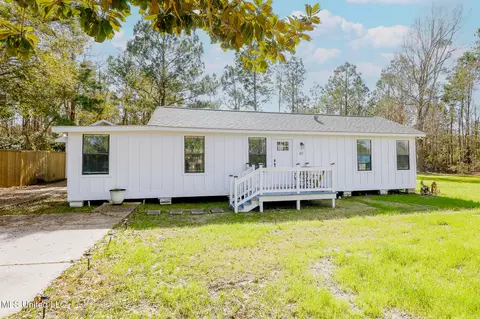 411 Necaise St, Waveland, MS 39576