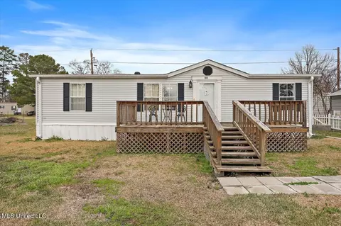 404 Southgate Dr, Richland, MS 39218