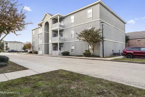 310 Holcomb Blvd #323, Ocean Springs, MS 39564