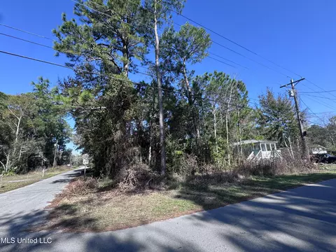 Barnacle Boulevard, Ocean Springs, MS 39564