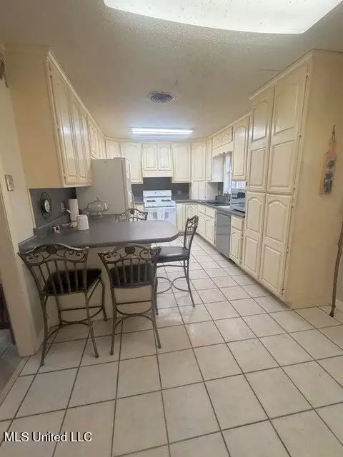 Kitchen - 29 Ms 178, Potts Camp, MS 38659 photo 2 of 2