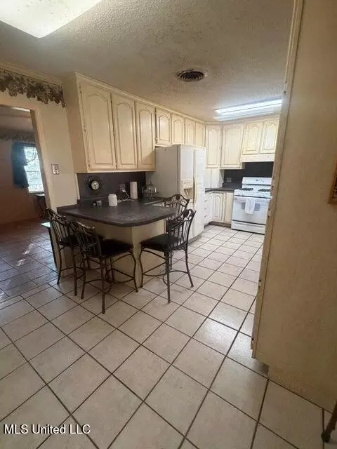 Kitchen - 29 Ms 178, Potts Camp, MS 38659 photo 1 of 2