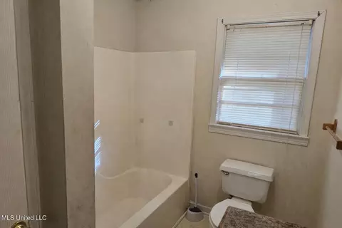 Bath - 4620 Sutton Ave, Moss Point, MS 39563 photo 1 of 1