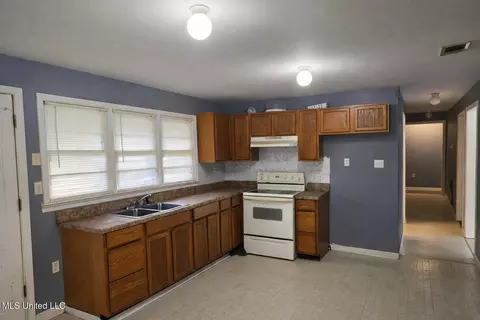 Entry Way - 4620 Sutton Ave, Moss Point, MS 39563 photo 1 of 1