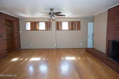 Living - 116 Pecan Way, Natchez, MS 39120 photo 5 of 5