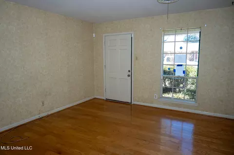 Living - 116 Pecan Way, Natchez, MS 39120 photo 2 of 5