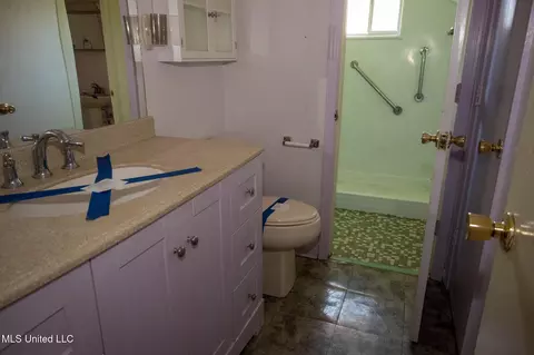 Bath - 116 Pecan Way, Natchez, MS 39120 photo 1 of 3