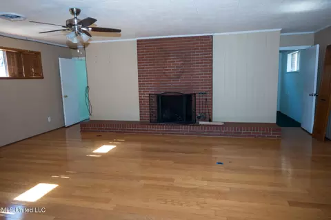 Living - 116 Pecan Way, Natchez, MS 39120 photo 1 of 5