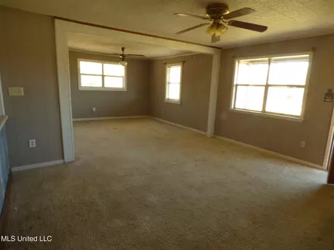 Living - 851 NW Posey Dr, Brookhaven, MS 39601 photo 2 of 2