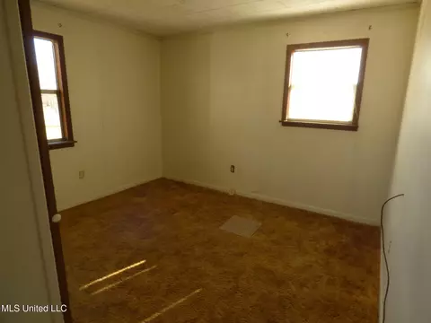 Bedroom - 851 NW Posey Dr, Brookhaven, MS 39601 photo 2 of 3