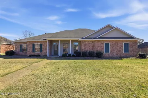221 Kirkwood Dr, Clinton, MS 39056