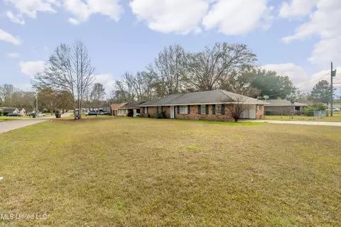301 W Ray Dr, Hattiesburg, MS 39402