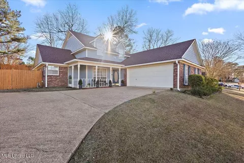 400 Winding Hills Dr, Clinton, MS 39056